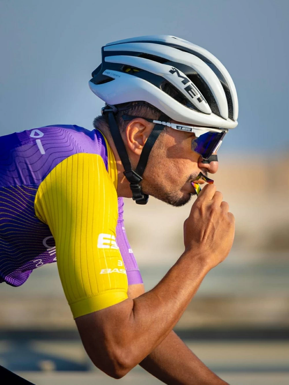 منافسة مثيرة في المرحلة الثانية من طواف ناصر بن حمد للدراجات الهوائية