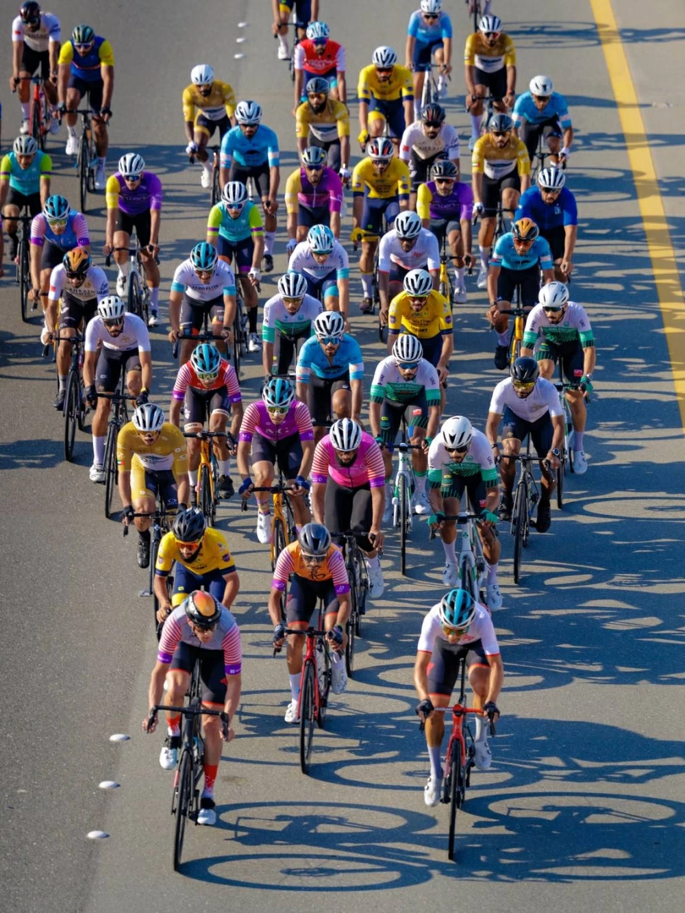 منافسة مثيرة في المرحلة الثانية من طواف ناصر بن حمد للدراجات الهوائية