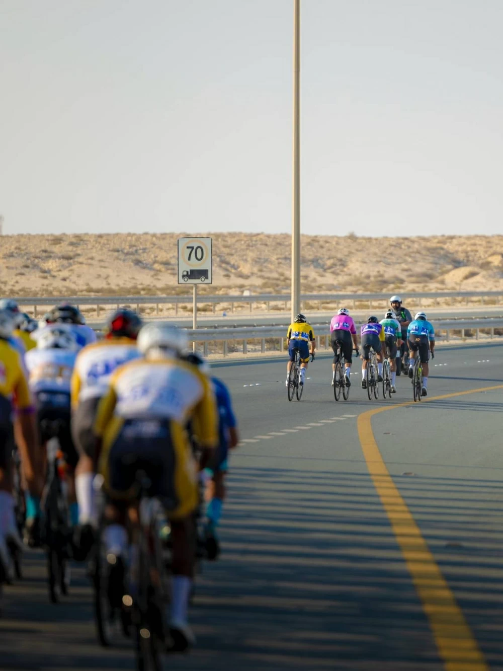 منافسة مثيرة في المرحلة الثانية من طواف ناصر بن حمد للدراجات الهوائية