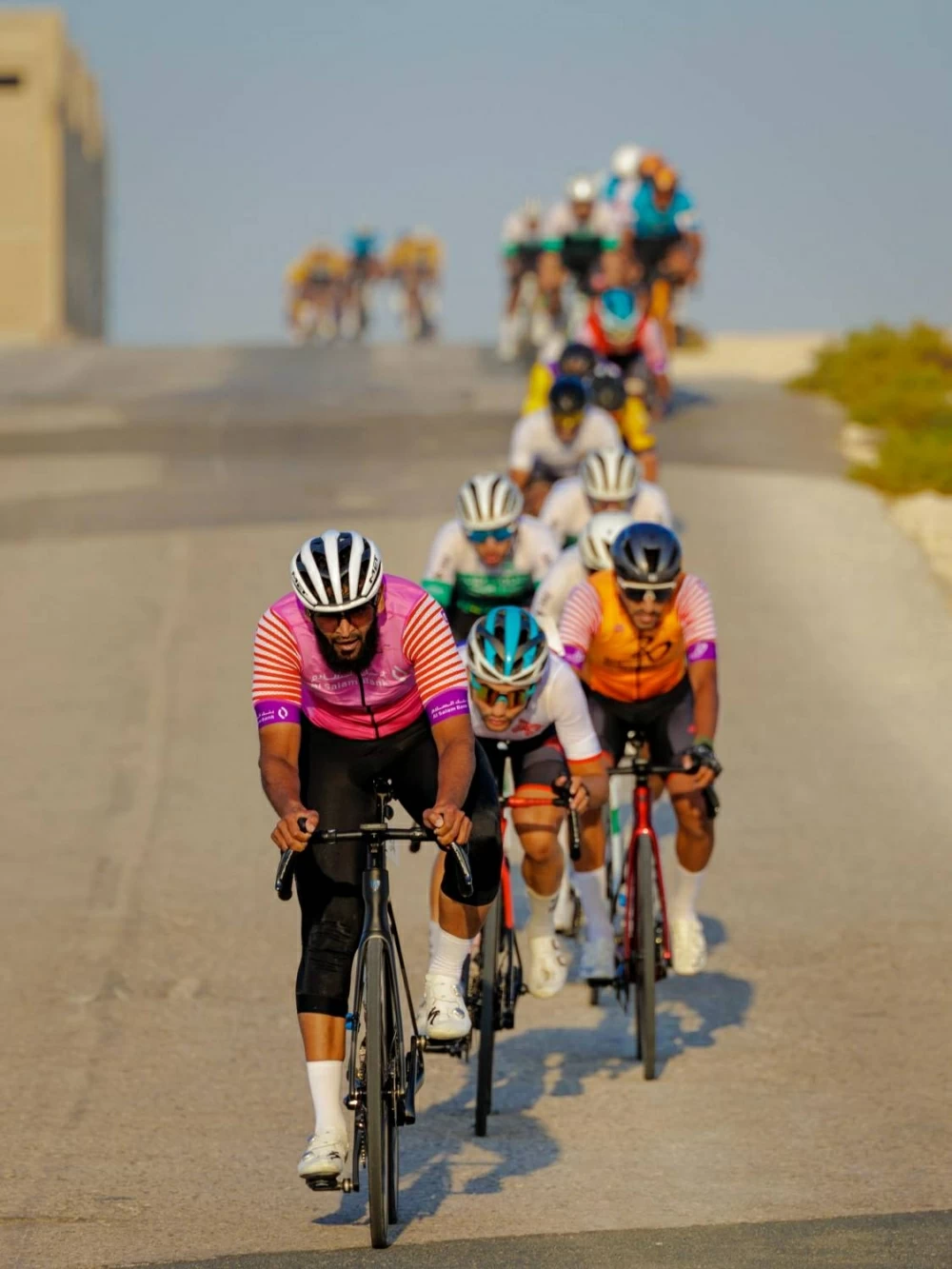 منافسة مثيرة في المرحلة الثانية من طواف ناصر بن حمد للدراجات الهوائية