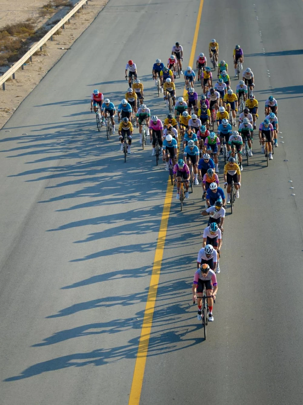 منافسة مثيرة في المرحلة الثانية من طواف ناصر بن حمد للدراجات الهوائية