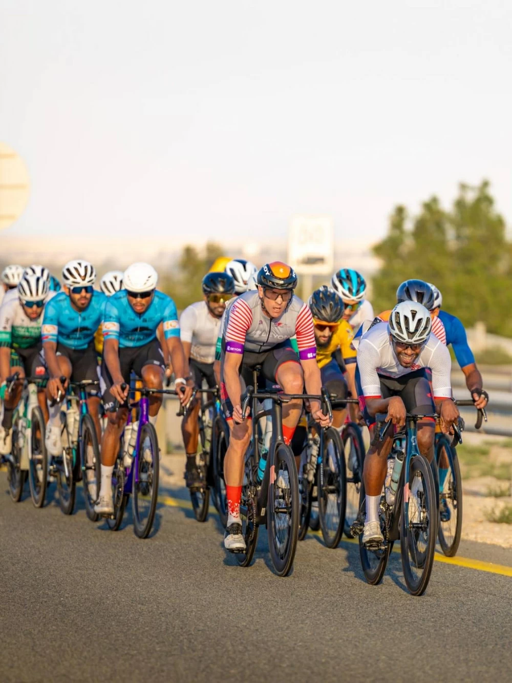 منافسة مثيرة في المرحلة الثانية من طواف ناصر بن حمد للدراجات الهوائية