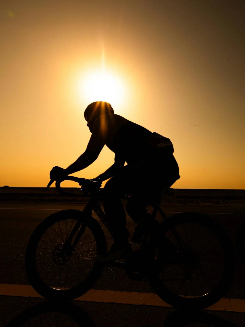 منافسة مثيرة في المرحلة الثانية من طواف ناصر بن حمد للدراجات الهوائية