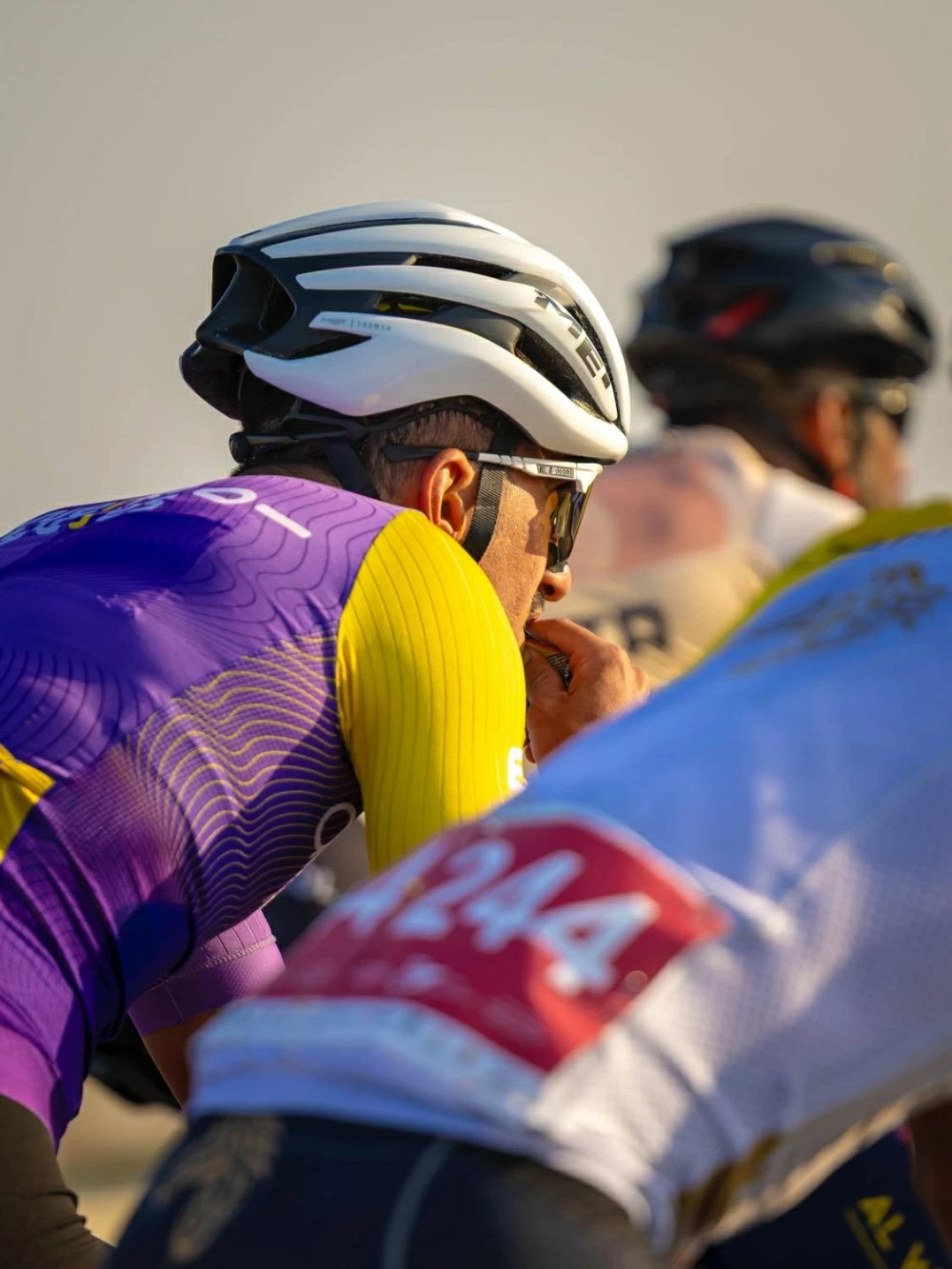 منافسة مثيرة في المرحلة الثانية من طواف ناصر بن حمد للدراجات الهوائية