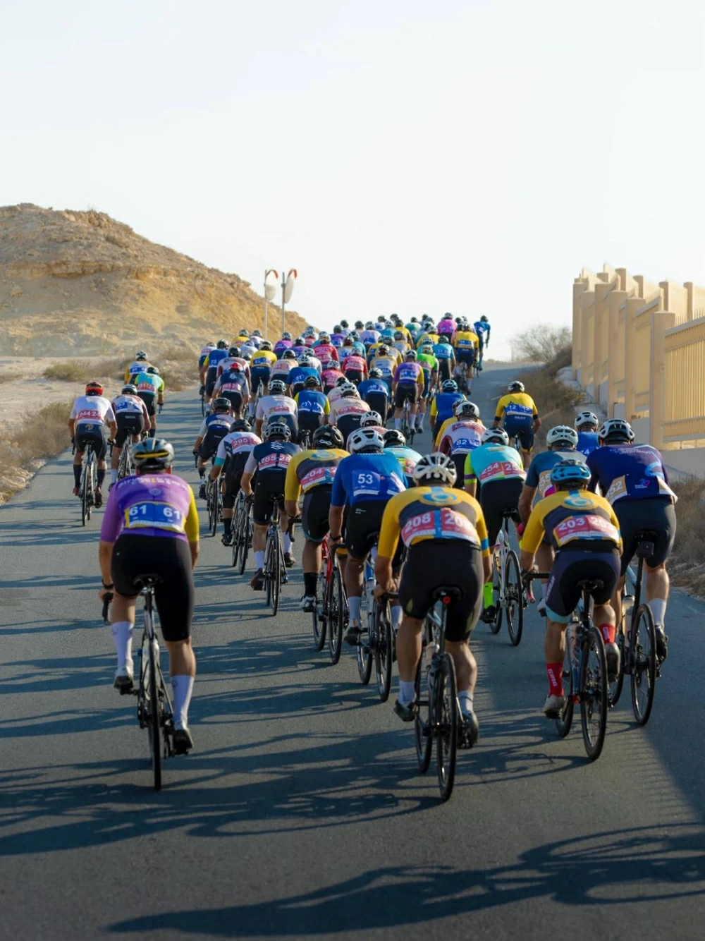 منافسة مثيرة في المرحلة الثانية من طواف ناصر بن حمد للدراجات الهوائية