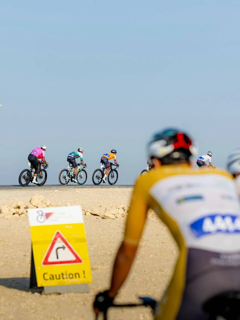 منافسة مثيرة في المرحلة الثانية من طواف ناصر بن حمد للدراجات الهوائية