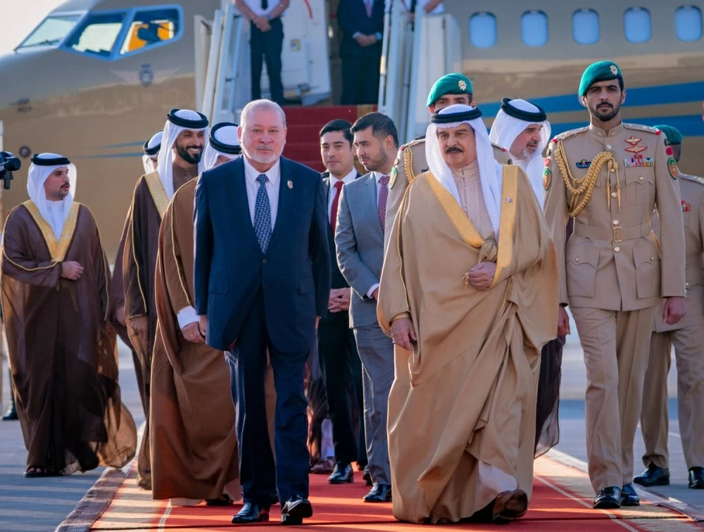 جلالة الملك في مقدمة مستقبلي ملك مملكة ماليزيا