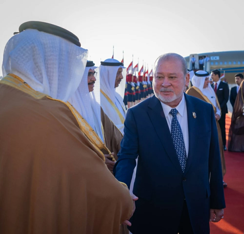 جلالة الملك في مقدمة مستقبلي ملك مملكة ماليزيا