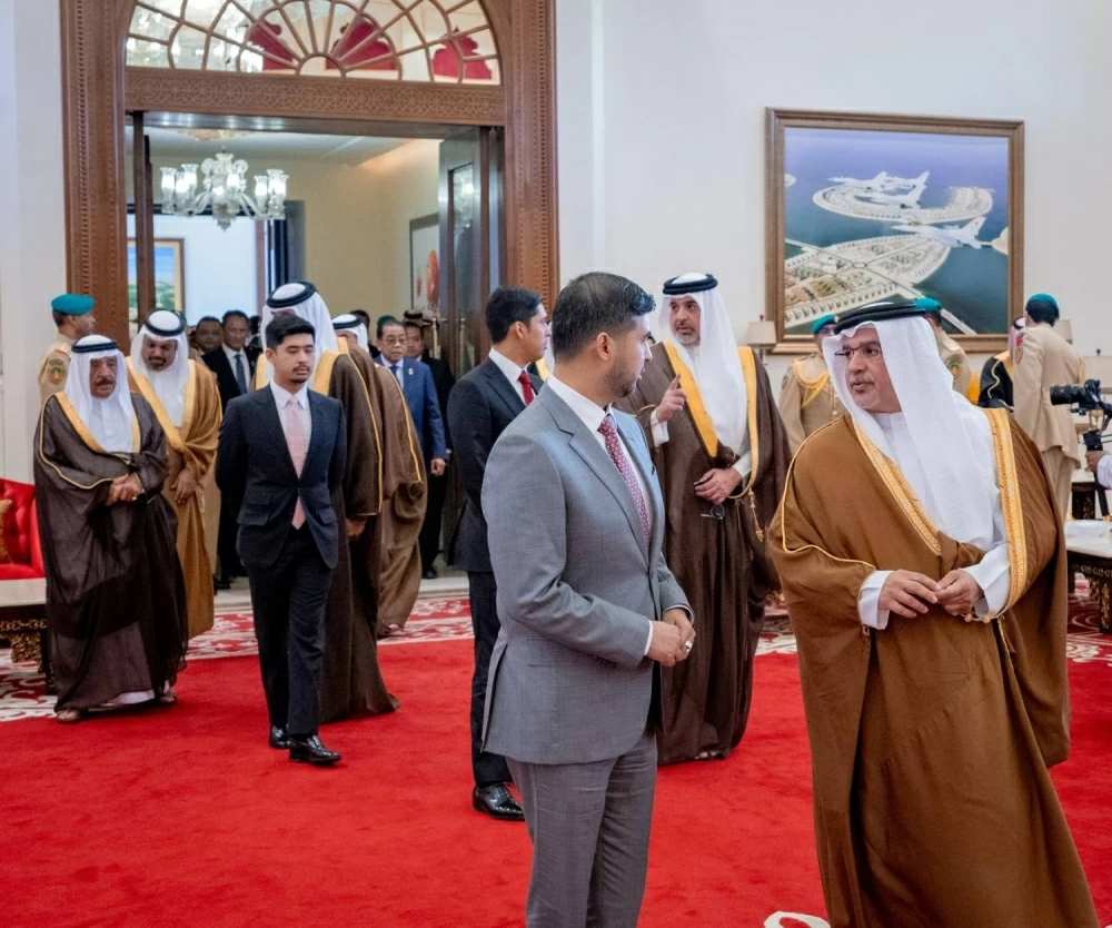 جلالة الملك في مقدمة مستقبلي ملك مملكة ماليزيا