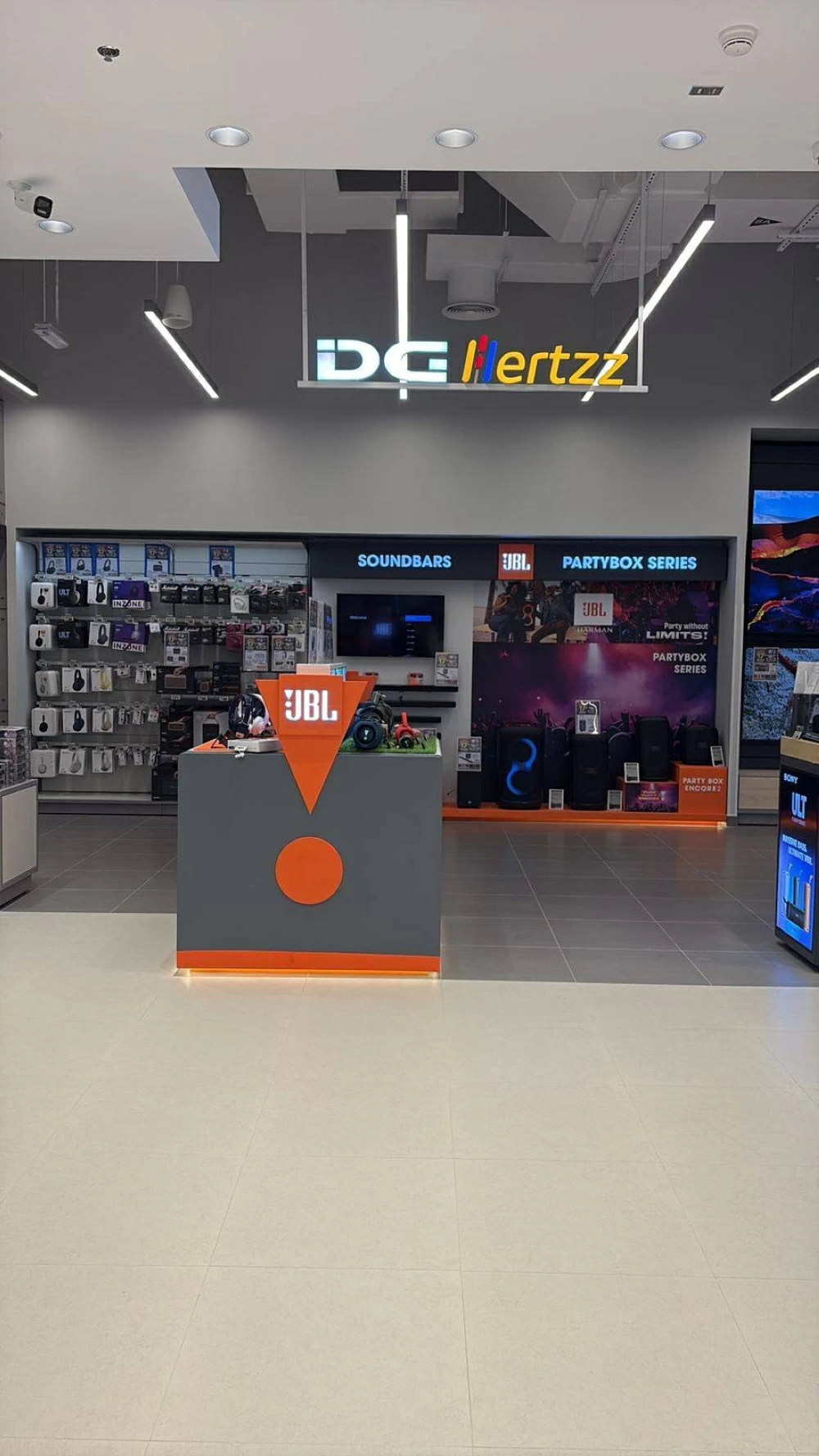 &laquo;شرف دي جي&raquo; يفتتح أبوابه في مجمع الأفنيوز قبل الافتتاح الرسمي