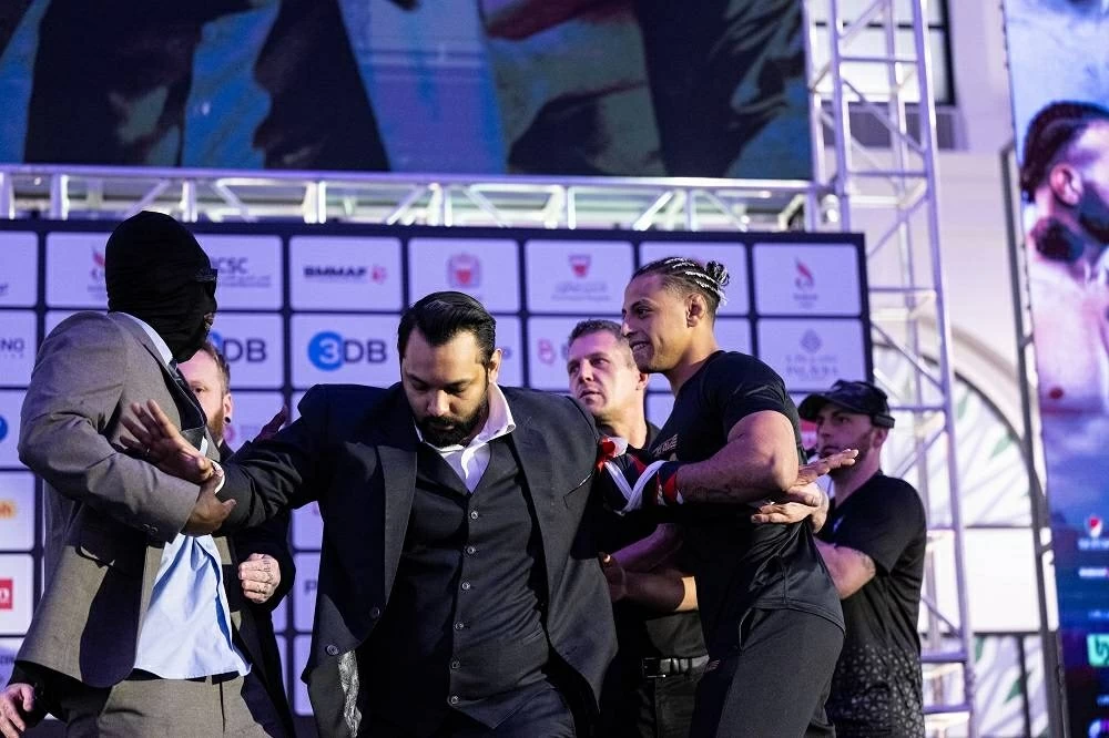 المنامة تحتضن أجواء نارية في مواجهة "فيس أوف" لمقاتلي BRAVE 100  بمجمع الأفنيوز