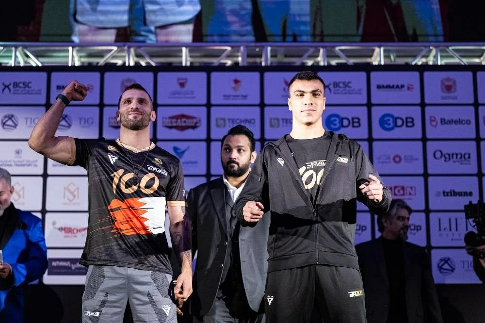 المنامة تحتضن أجواء نارية في مواجهة "فيس أوف" لمقاتلي BRAVE 100  بمجمع الأفنيوز