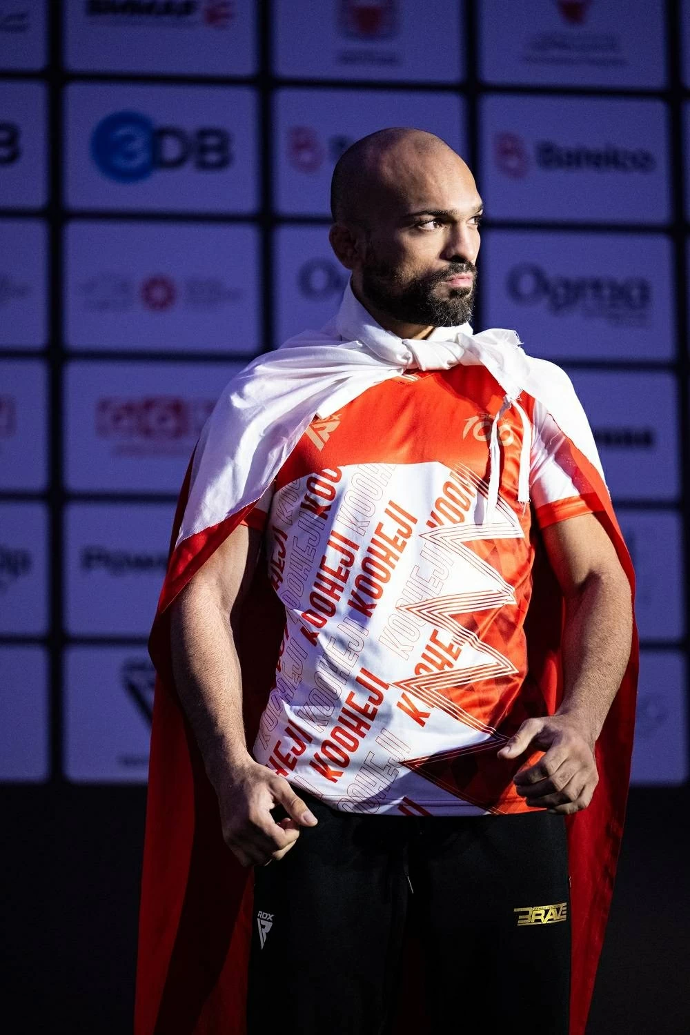 المنامة تحتضن أجواء نارية في مواجهة "فيس أوف" لمقاتلي BRAVE 100  بمجمع الأفنيوز