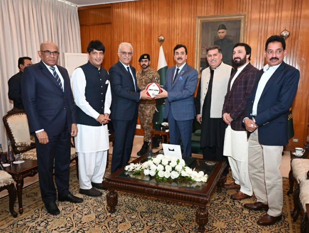 القائم بأعمال رئيس باكستان يستقبل رئيس الإتحاد الآسيوي لكرة القدم&nbsp;