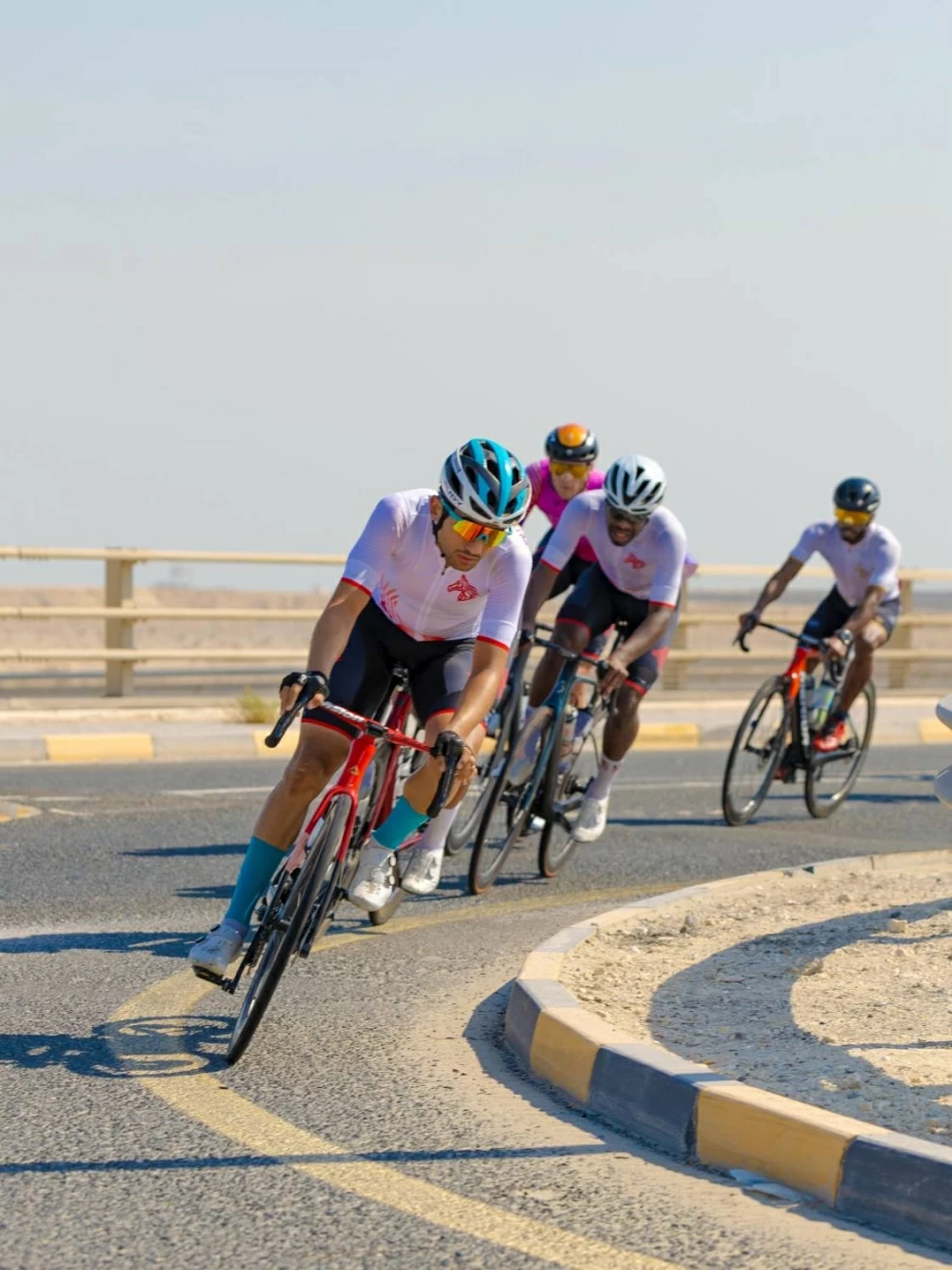 محمد حسن يتألق ويحصد ثلاثة قمصان في طواف ناصر بن حمد للهواة