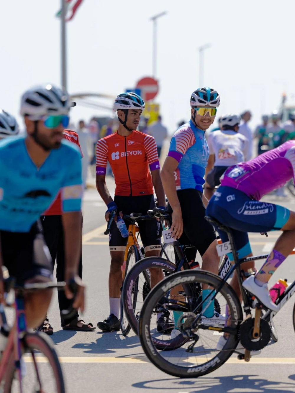 محمد حسن يتألق ويحصد ثلاثة قمصان في طواف ناصر بن حمد للهواة