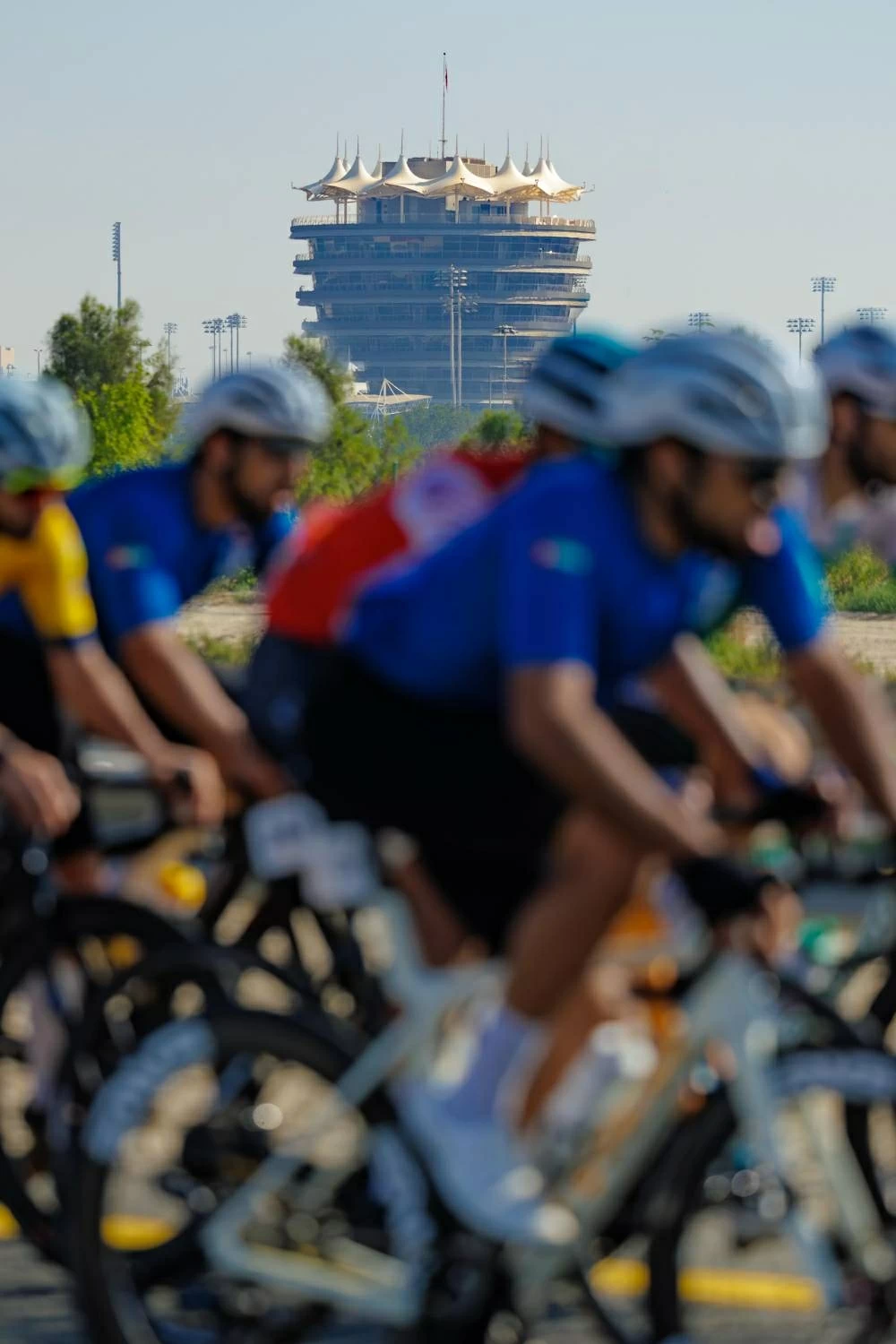 محمد حسن يتألق ويحصد ثلاثة قمصان في طواف ناصر بن حمد للهواة