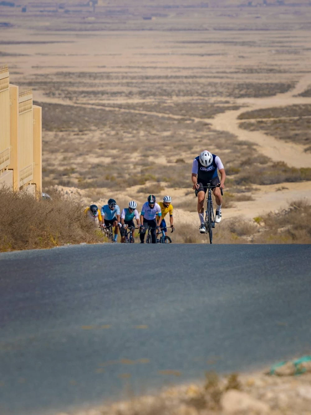 محمد حسن يتألق ويحصد ثلاثة قمصان في طواف ناصر بن حمد للهواة