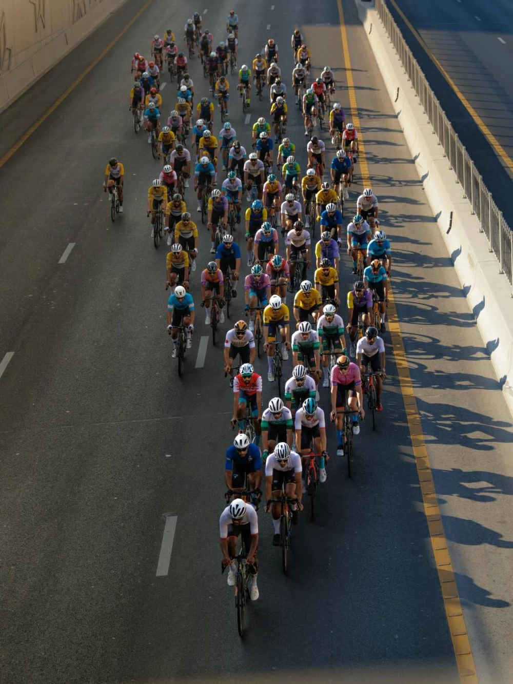 محمد حسن يتألق ويحصد ثلاثة قمصان في طواف ناصر بن حمد للهواة