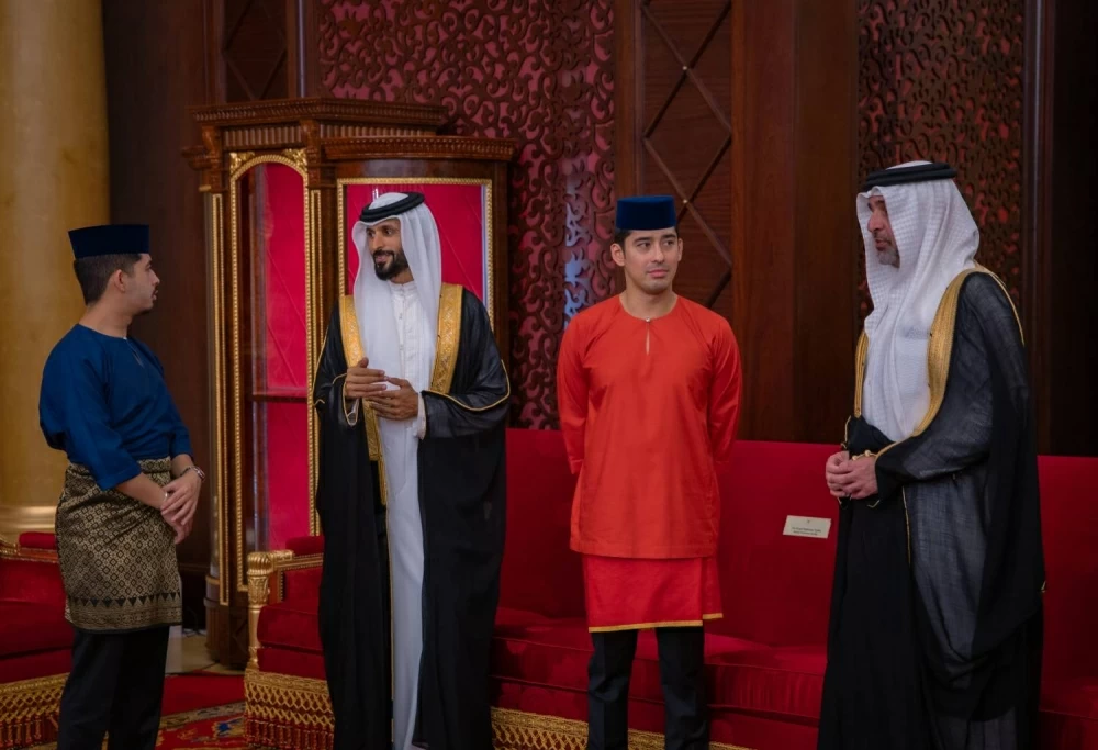 الملك يستقبل ملك ماليزيا ويعقدان جلسة مباحثات موسعة