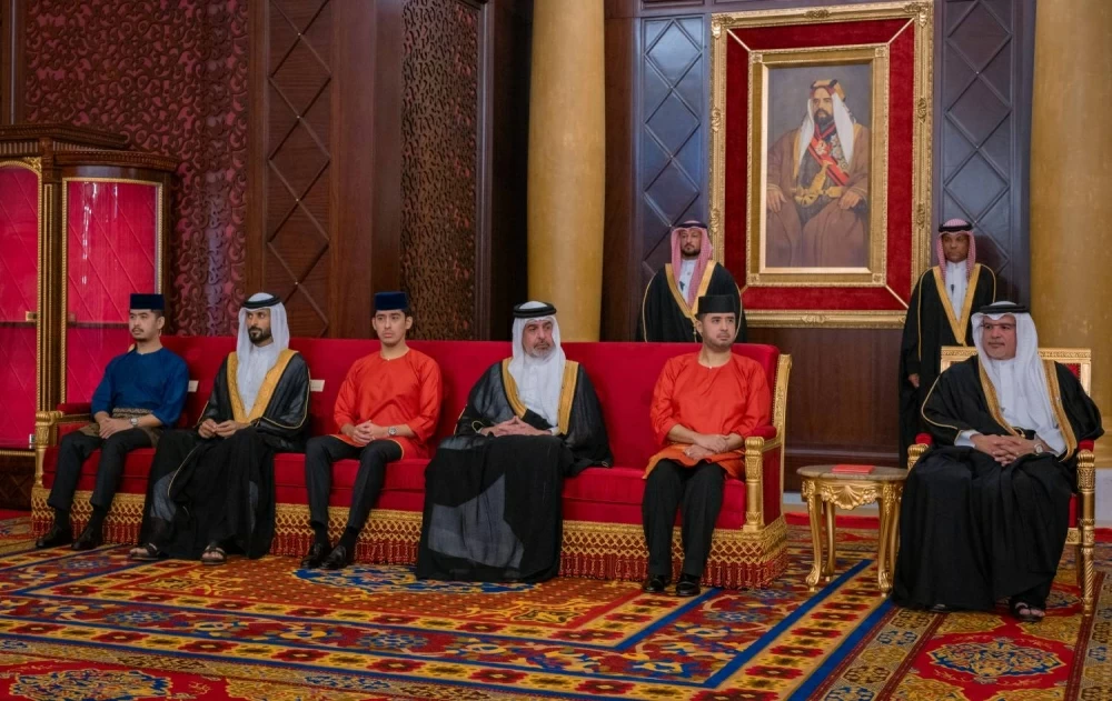 الملك يستقبل ملك ماليزيا ويعقدان جلسة مباحثات موسعة