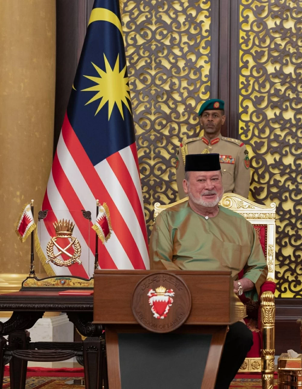 الملك يستقبل ملك ماليزيا ويعقدان جلسة مباحثات موسعة