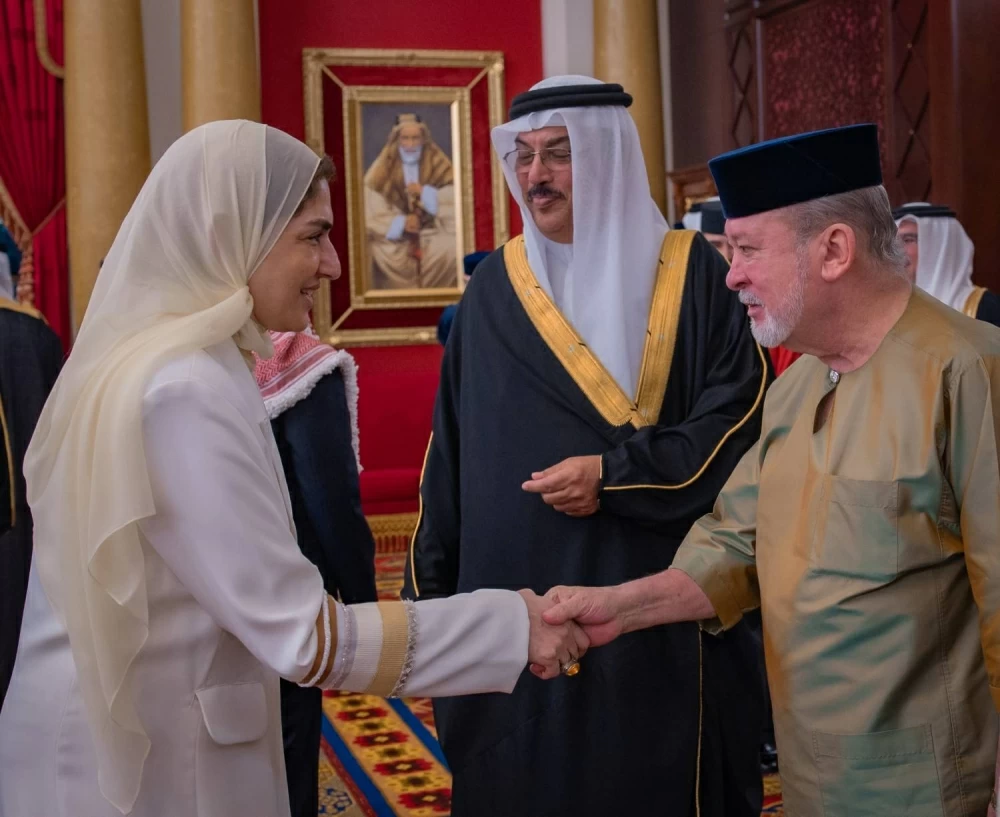 الملك يستقبل ملك ماليزيا ويعقدان جلسة مباحثات موسعة