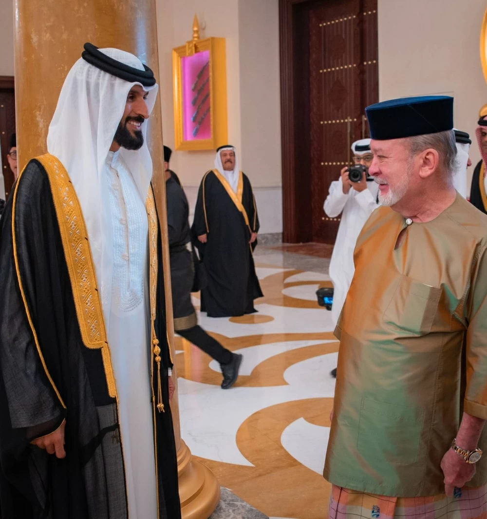 الملك يستقبل ملك ماليزيا ويعقدان جلسة مباحثات موسعة