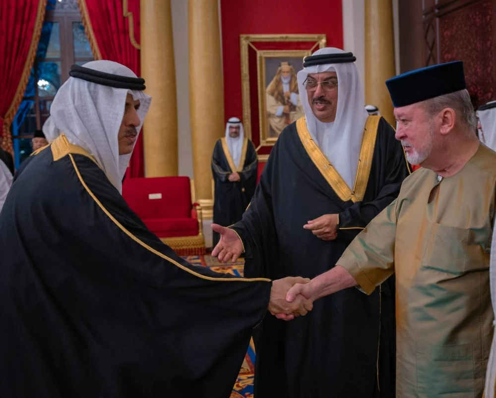 الملك يستقبل ملك ماليزيا ويعقدان جلسة مباحثات موسعة