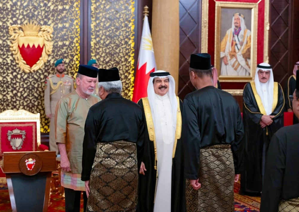 الملك يستقبل ملك ماليزيا ويعقدان جلسة مباحثات موسعة