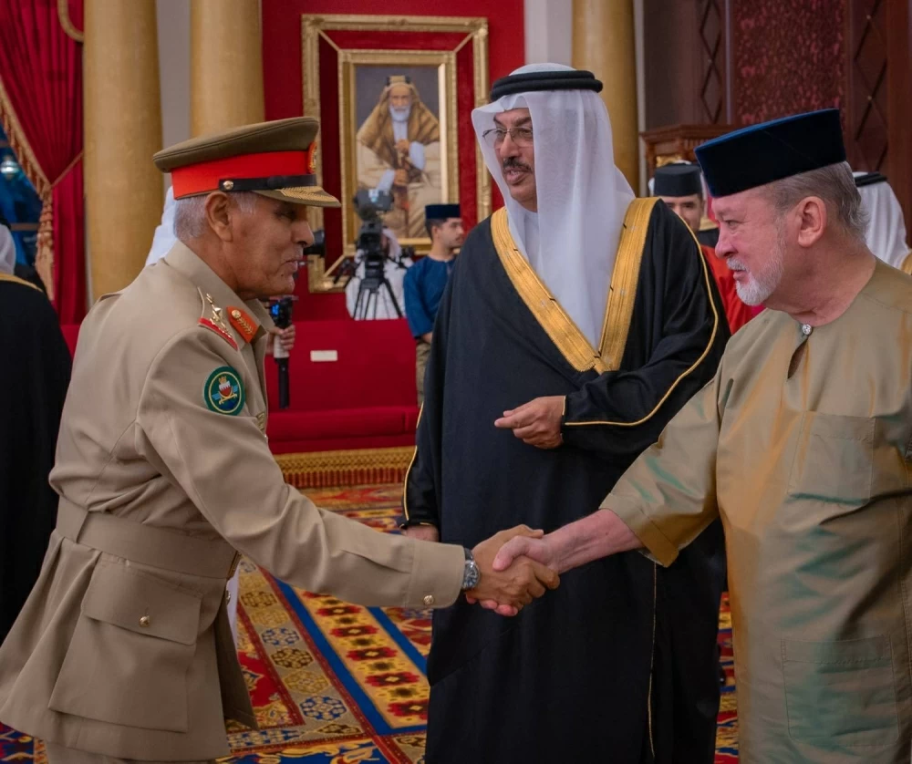 الملك يستقبل ملك ماليزيا ويعقدان جلسة مباحثات موسعة