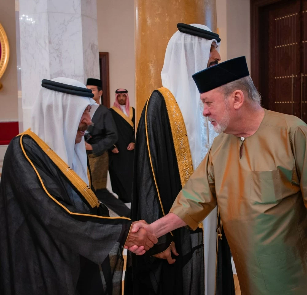 الملك يستقبل ملك ماليزيا ويعقدان جلسة مباحثات موسعة