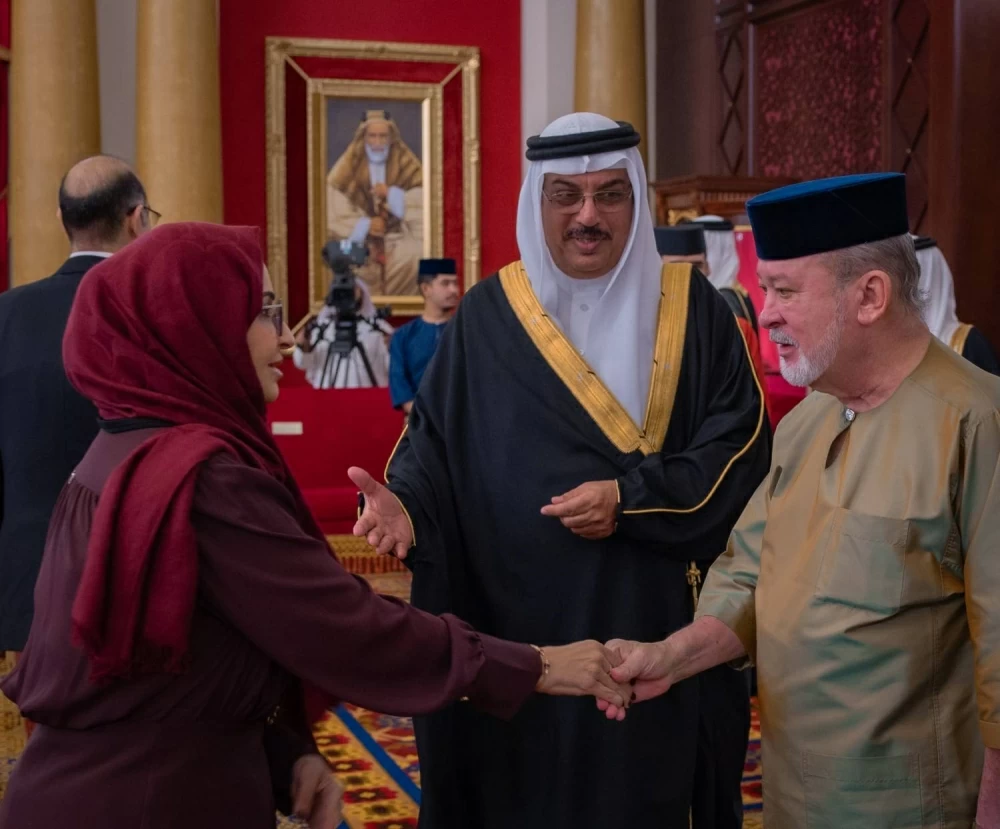 الملك يستقبل ملك ماليزيا ويعقدان جلسة مباحثات موسعة