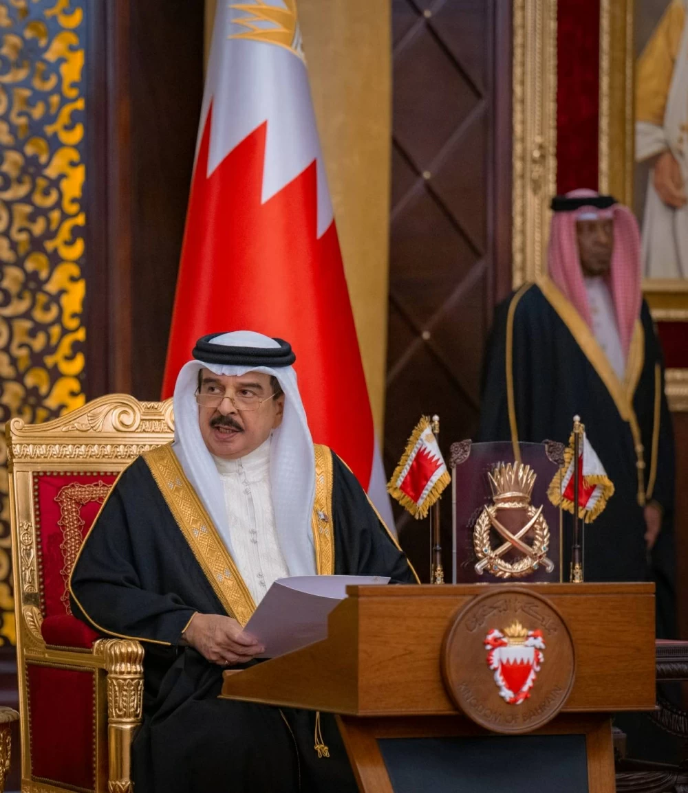 الملك يستقبل ملك ماليزيا ويعقدان جلسة مباحثات موسعة