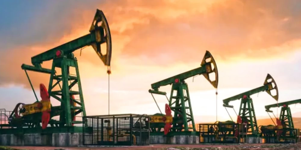 ارتفاع أسعار النفط عند التسوية رغم مخاوف فائض المعروض