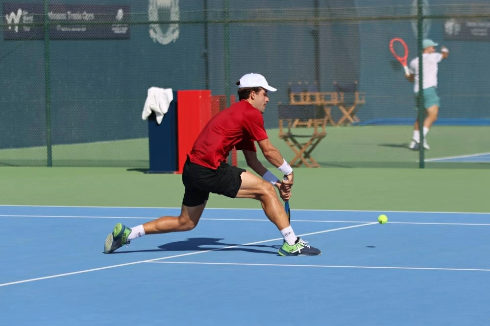 نصف نهائي ملتهب في بطولة المنامة المفتوحة للتنس