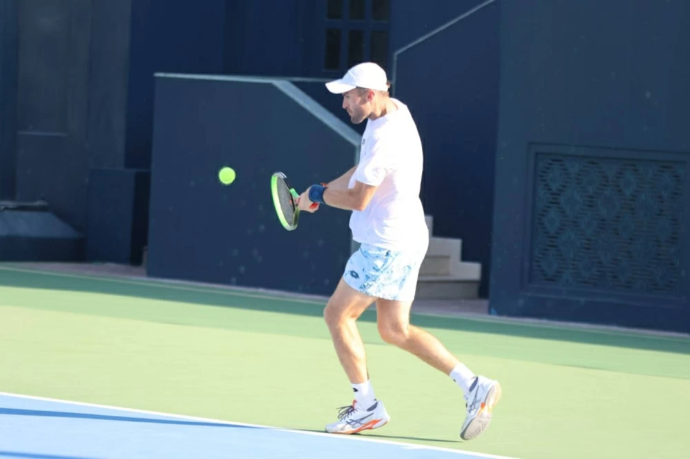 نصف نهائي ملتهب في بطولة المنامة المفتوحة للتنس