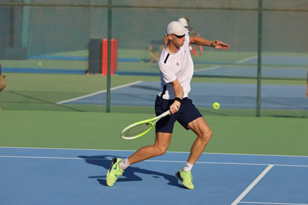 نصف نهائي ملتهب في بطولة المنامة المفتوحة للتنس