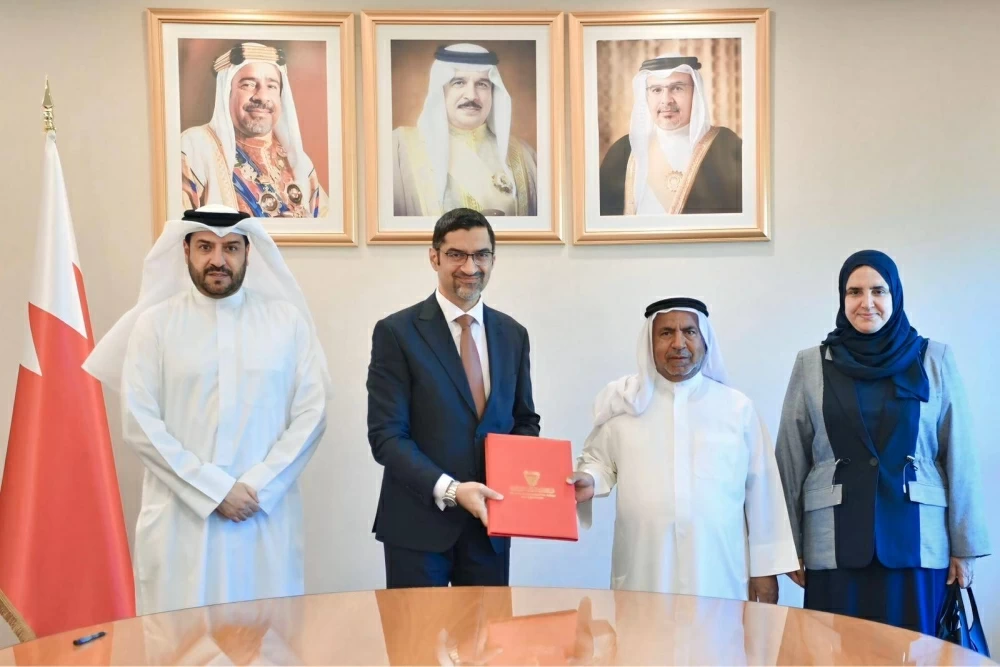 "البلديات" توقّع اتفاقيات تخصيص 6 أراضٍ زراعية للمزارعين البحرينيين في هورة عالي