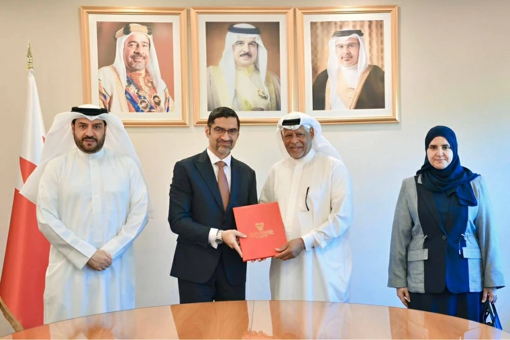 "البلديات" توقّع اتفاقيات تخصيص 6 أراضٍ زراعية للمزارعين البحرينيين في هورة عالي