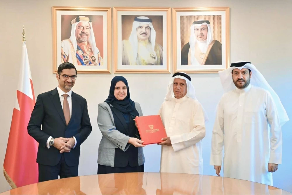 "البلديات" توقّع اتفاقيات تخصيص 6 أراضٍ زراعية للمزارعين البحرينيين في هورة عالي