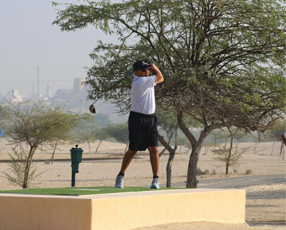 انطلاق بطولة القائد العام لقوة الدفاع السنوية للجولف بمشاركة 80 لاعباً