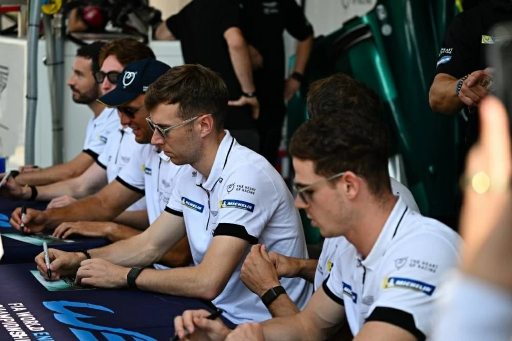 تايتشي واتاراي يخطف لقب الجولة الأولى من بطولة بورشه كاريرا الشرق الأوسط