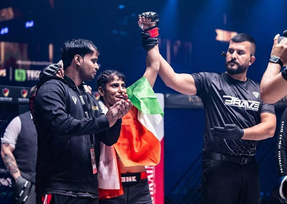 موكاييف يضرب من جديد ويحقق اللقب العالمي في وزن الذبابة