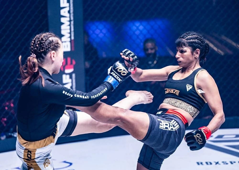 موكاييف يضرب من جديد ويحقق اللقب العالمي في وزن الذبابة