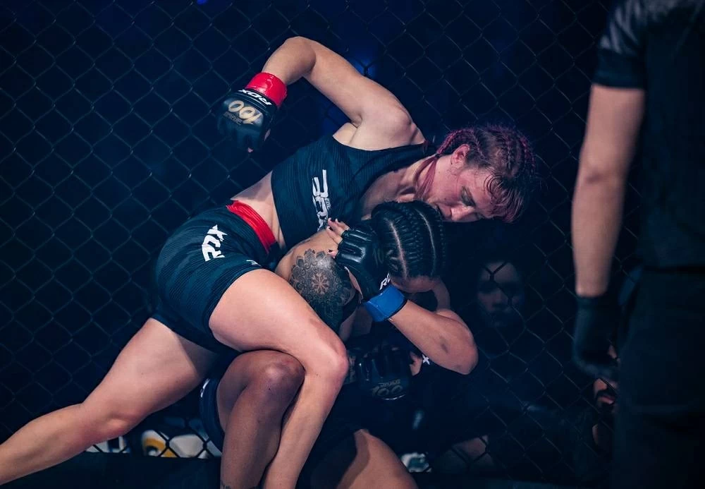 موكاييف يضرب من جديد ويحقق اللقب العالمي في وزن الذبابة