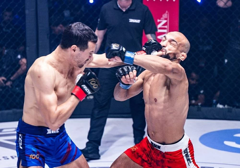 موكاييف يضرب من جديد ويحقق اللقب العالمي في وزن الذبابة