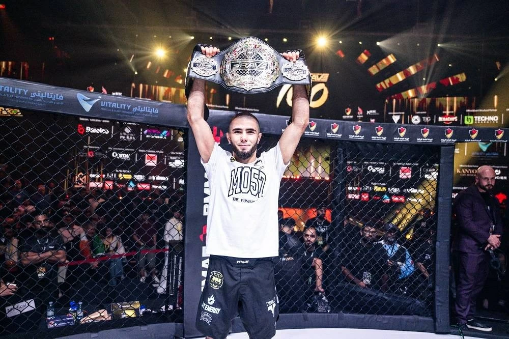 موكاييف يضرب من جديد ويحقق اللقب العالمي في وزن الذبابة