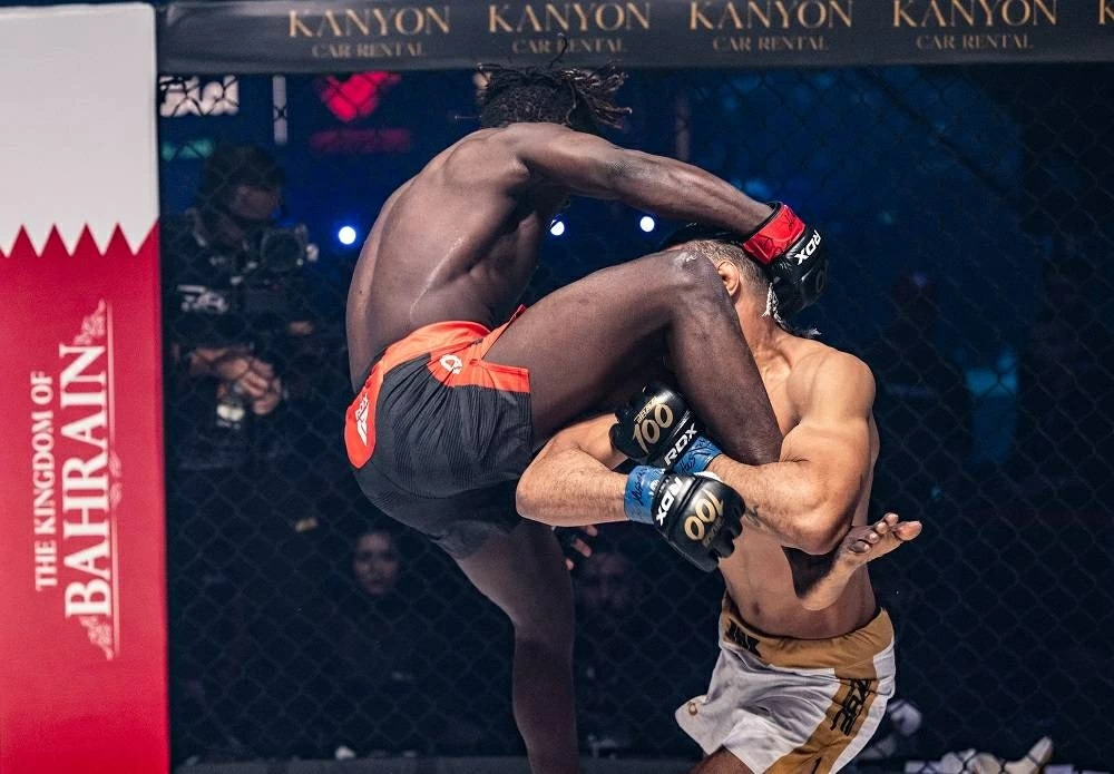 موكاييف يضرب من جديد ويحقق اللقب العالمي في وزن الذبابة