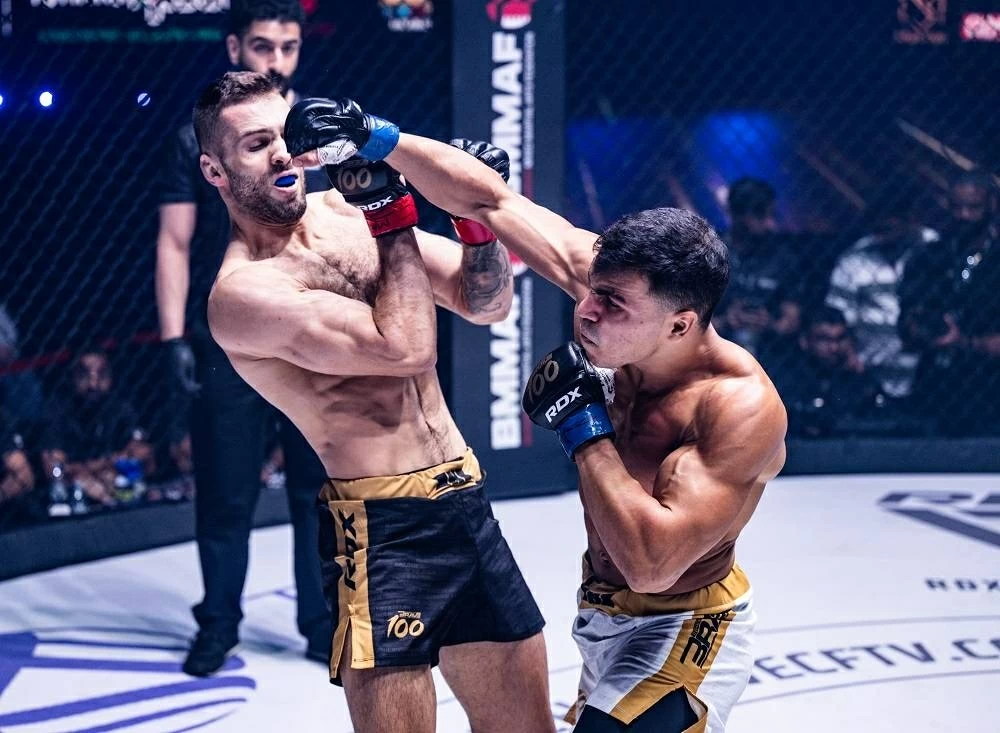 موكاييف يضرب من جديد ويحقق اللقب العالمي في وزن الذبابة